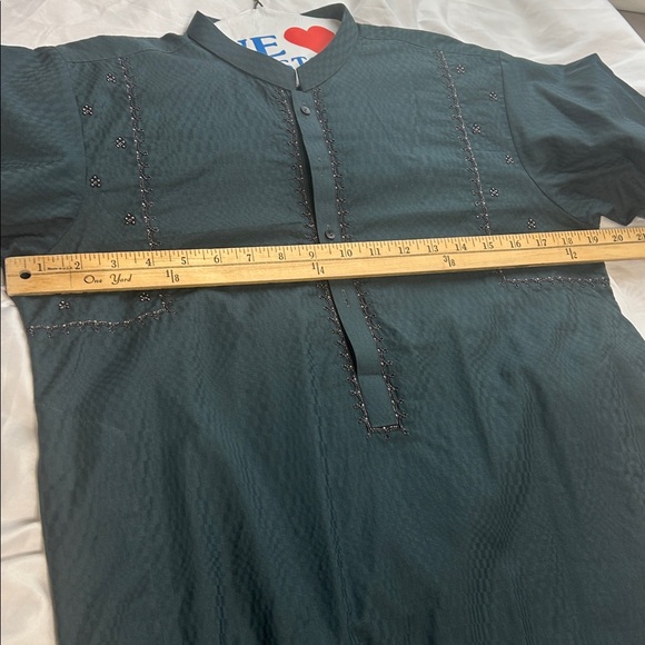 Green kurta kameez long top. Junaid jamshed brand. Traditional wear. 12-15 yrs - Picture 6 of 14